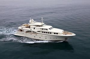 super-yacht de luxe traditionnel / avec timonerie / à déplacement / sur mesure