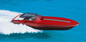 motor-yacht rapide / open / coque planante / 2 ou 3 cabines