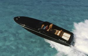 vedette in-bord / offshore / 1 cabine / bain de soleil