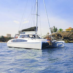 catamaran / de course-croisière / cockpit ouvert / 2 cabines