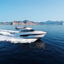 vedette in-bord / bimoteur / à fly / de croisière