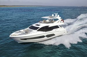 motor-yacht de croisière / à fly / à déplacement / 4 cabines
