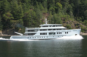 méga-yacht de croisière / traditionnel / explorer / raised pilothouse
