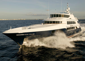 mega-yacht de croisière / à fly / en aluminium / 5 cabines