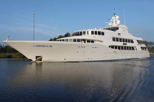 mega-yacht de croisière / raised pilothouse / en aluminium