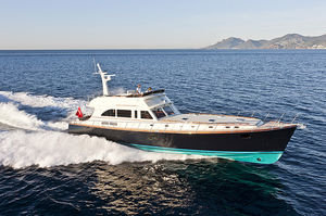 motor-yacht de croisière / traditionnel / lobster / à fly