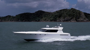 motor-yacht de sport / hard-top / PRV / à déplacement