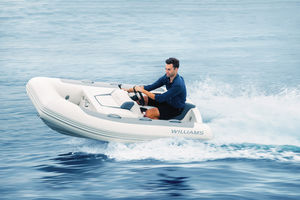 bateau pneumatique in-bord / hydrojet / semi-rigide / à console jockey