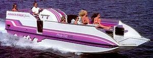 bateau ponton in-bord / stern-drive