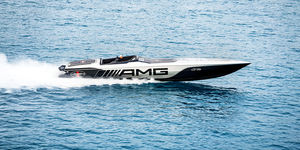 runabout in-bord / à double console / offshore / avec cabine