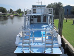 motor-yacht de pêche / raised pilothouse / à déplacement / 7 couchages