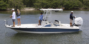 bay boat hors-bord / à console centrale / de pêche sportive / max. 7 personnes