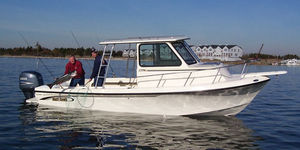 bateau de pêche-promenade hors-bord