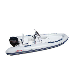 bateau pneumatique hors-bord / semi-rigide / à console latérale / max. 8 personnes