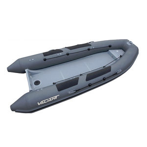 bateau pneumatique hors-bord / semi-rigide / à console centrale / max. 8 personnes