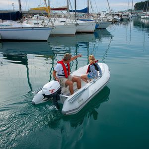 bateau pneumatique hors-bord / semi-rigide / en aluminium / max. 4 personnes