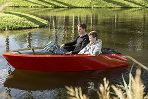 barque électrique / in-bord / pour base de loisirs / max. 2 personnes