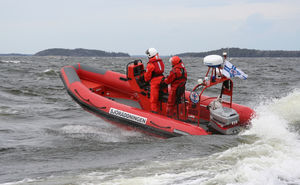 bateau de travail in-bord / bateau pneumatique / semi-rigide / à console centrale