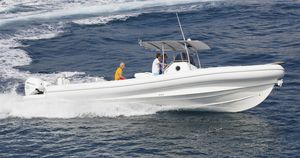 bateau pneumatique hors-bord / bimoteur / semi-rigide / à console latérale