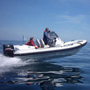 bateau pneumatique hors-bord / semi-rigide / à console centrale / pour conditions extrêmes