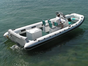 bateau pneumatique hydrojet / semi-rigide / à console centrale