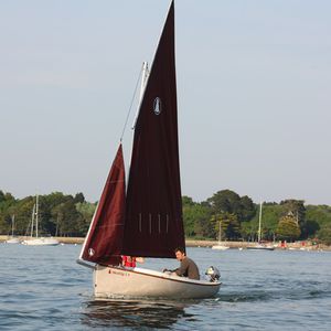 monocoque / day-sailer / traditionnel / cockpit ouvert