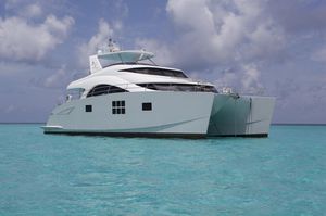 motor-yacht catamaran à moteur / de croisière / rapide / à fly