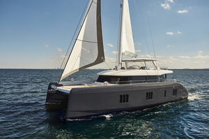 sailing-yacht de charter / cockpit ouvert / à fly / 5 cabines