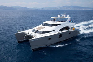 motor-yacht catamaran / de croisière / à fly / semi-custom