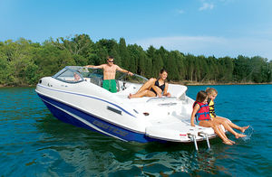 runabout in-bord / bow-rider / de ski nautique / max. 10 personnes