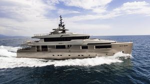 super-yacht de croisière / à fly / à déplacement
