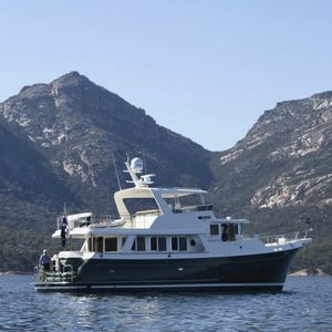 motor-yacht de croisière / trawler / à fly / 3 cabines