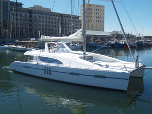 catamaran / de croisière / à fly / 6 cabines