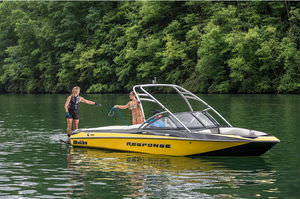 runabout in-bord / bow-rider / de ski nautique / max. 9 personnes