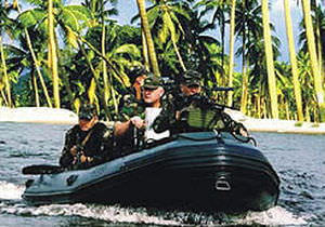 bateau militaire / hors-bord / bateau pneumatique semi-rigide