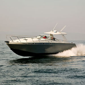 bateau de surveillance / in-bord / en aluminium