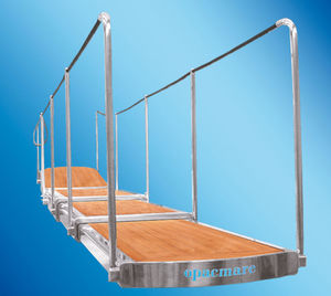 passerelle pour bateau / pour yacht / télescopique / pivotante
