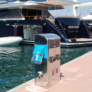borne de distribution électrique / de distribution d'eau / avec éclairage intégré / pour ponton
