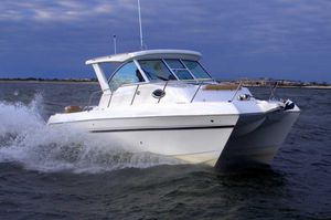cabin-cruiser catamaran / hors-bord / bi-moteur / hard-top