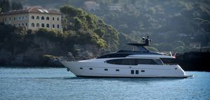 motor-yacht de croisière / à fly / 3 ou 4 cabines