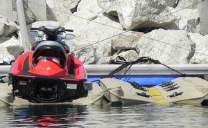 ponton flottant / pour amarrage à sec de jet-ski / pour marina / en polyéthylène