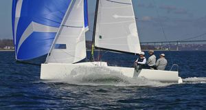 monocoque / monotype / quillard de sport / cockpit ouvert