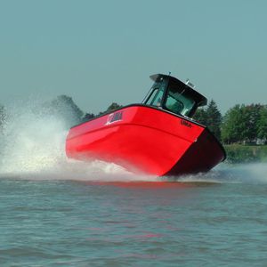 bateau de sauvetage / hors-bord