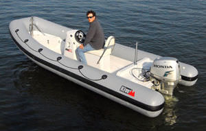 bateau pneumatique à console centrale / semi-rigide / max. 8 personnes
