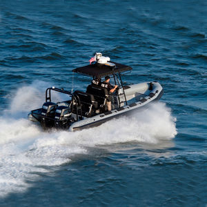 bateau de surveillance hors-bord / bateau pneumatique semi-rigide