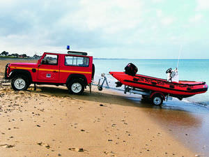 bateau pneumatique hors-bord / semi-rigide / à console centrale / max. 14 personnes