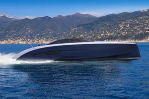 motor-yacht rapide / en carbone / 4 cabines / à étrave verticale