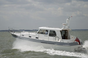 vedette in-bord / diesel / fluviale / traditionnelle