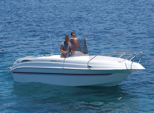 coque open hors-bord / open / max. 6 personnes / bain de soleil
