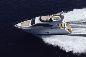 motor-yacht de luxe de croisière / à fly / coque planante / 3 cabines